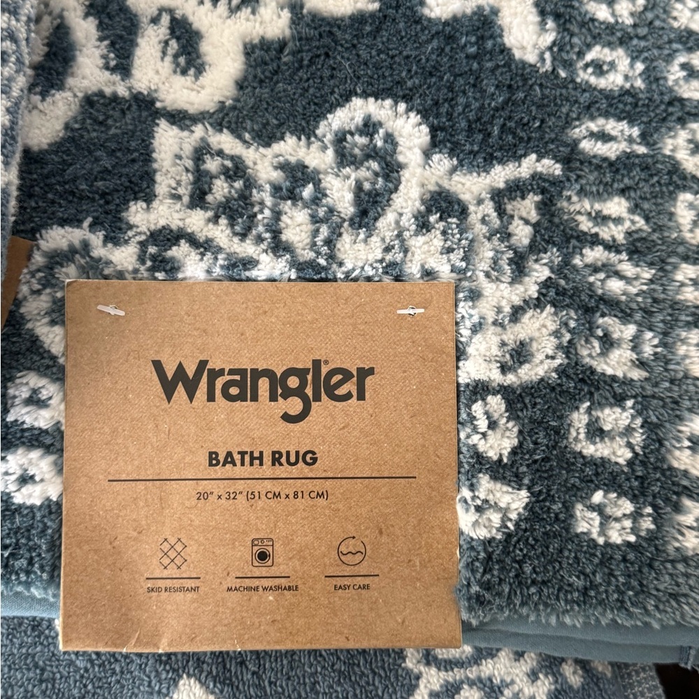 Wrangler light Blue flower bandana patterned towels and bath mat set - NWT - Picture 13 of 13